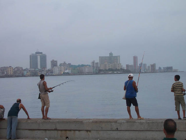 Pescadores en el Malecón